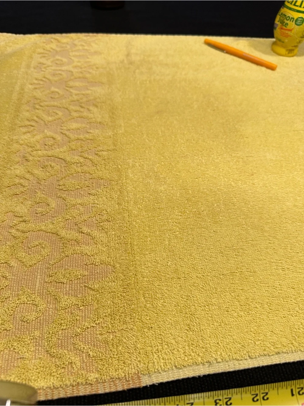 Vintage Cannon Monticello Santa Cruz sunny maze yellow sculpted bath towel